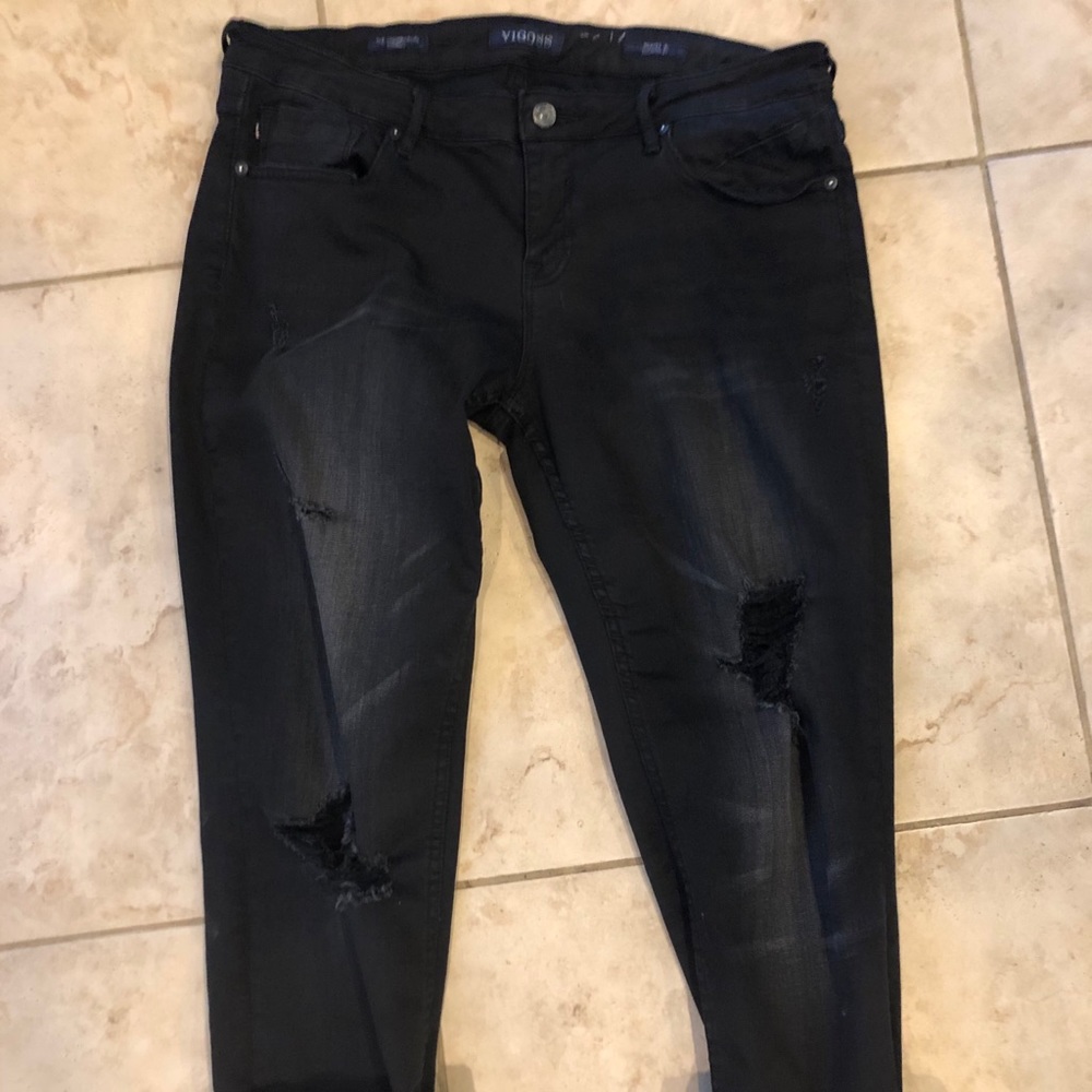 Maurices’s vigoss destructed jeans